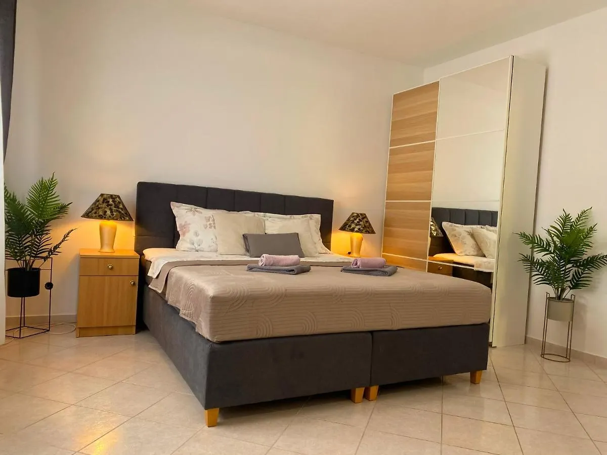 Aurelis Apartments Πόρετς