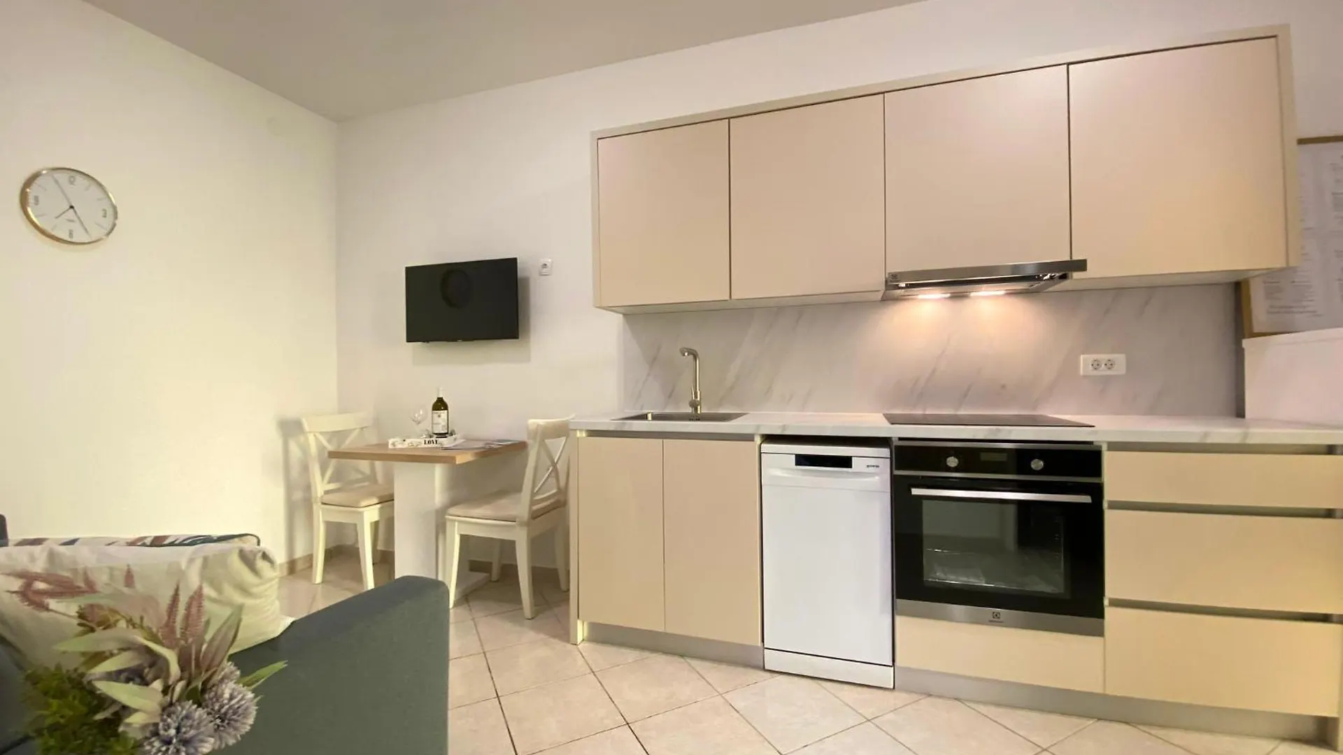 Aurelis Apartments Πόρετς